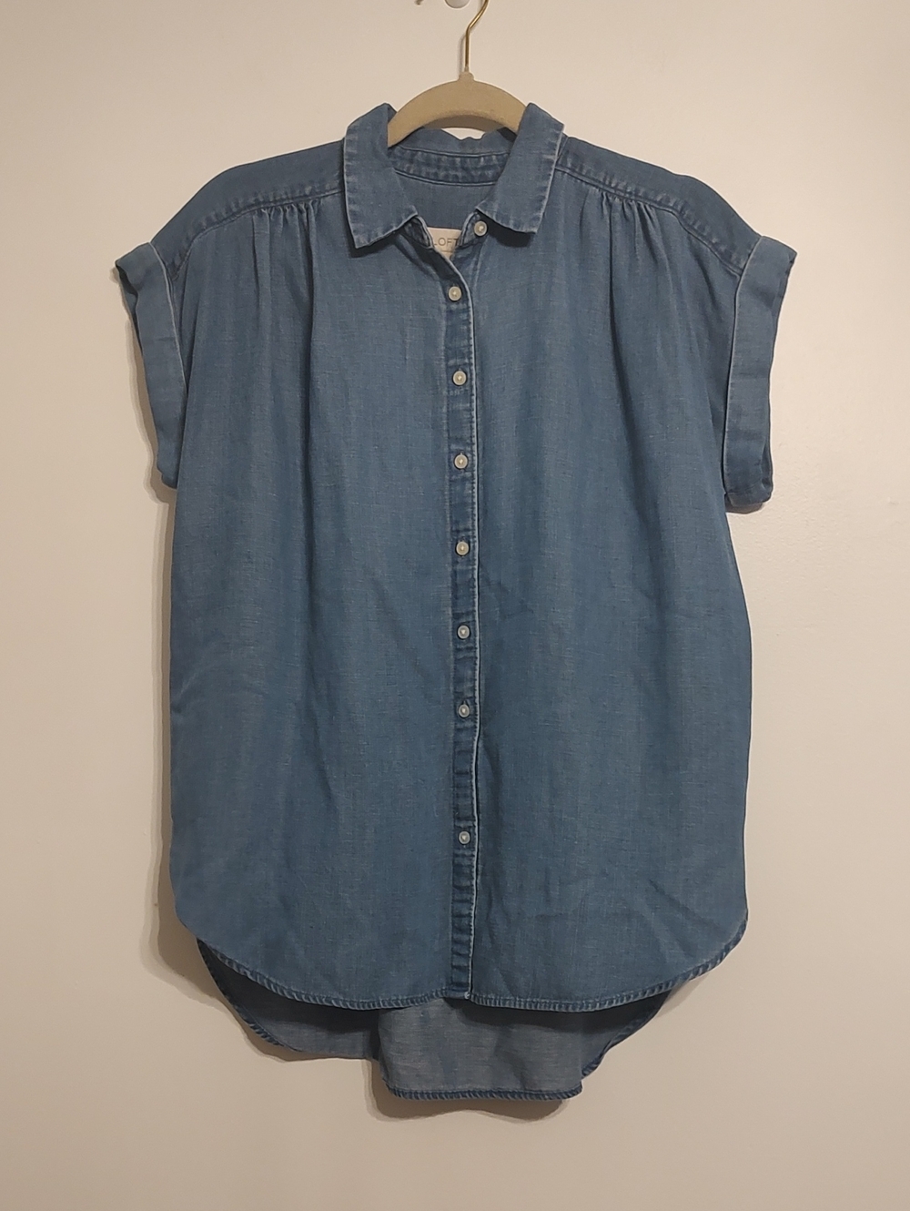 LOFT Light Blue Chambray Button-Front Short Sleeve Shirt